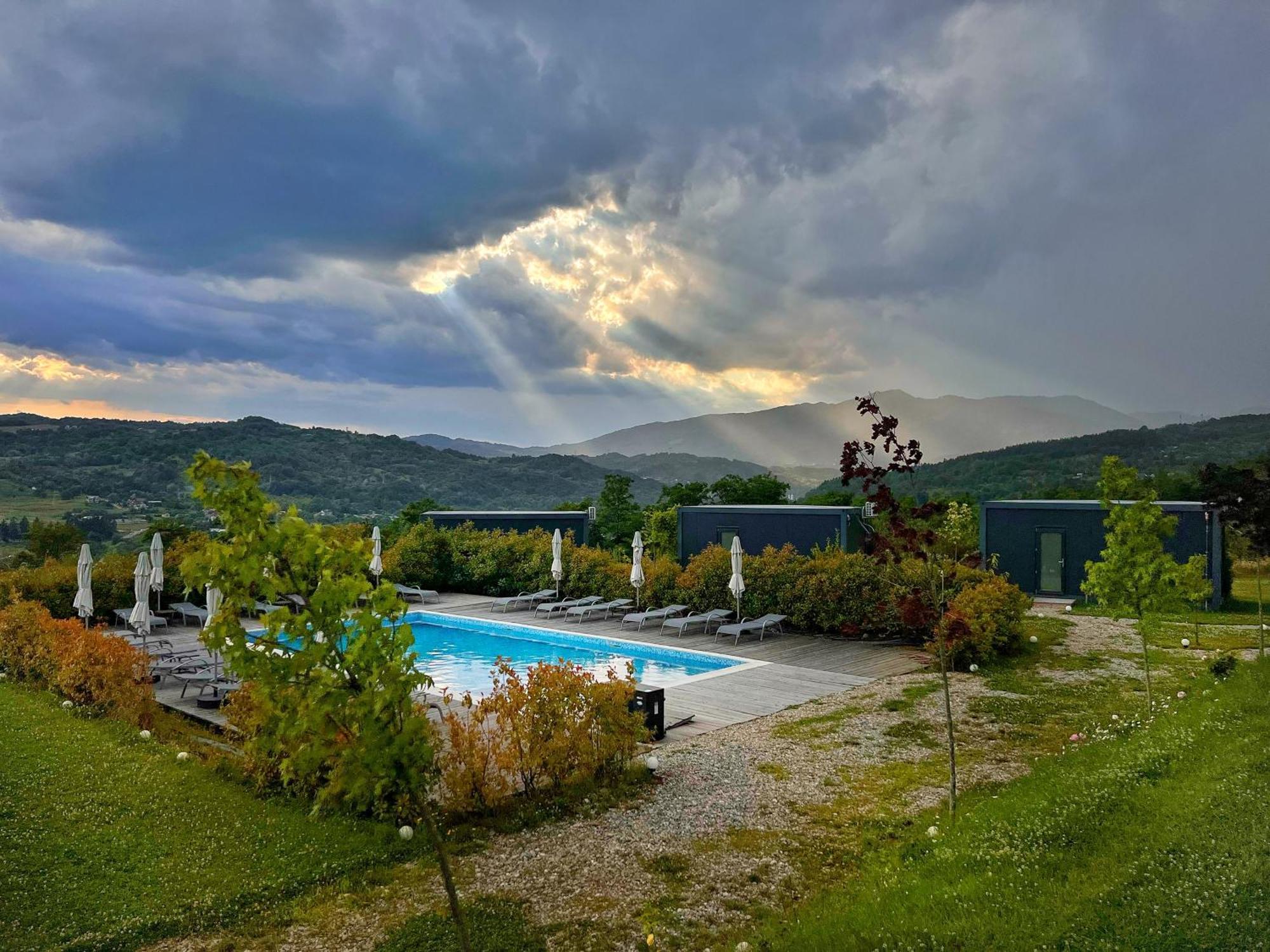 Flandra Glamping Hotel Corbeni Exterior photo